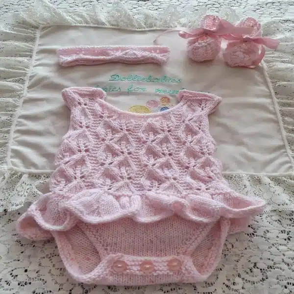 Bodysuit with single frill knitting pattern